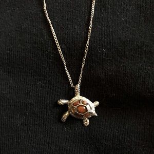 Silver sea turtle necklace 🐢